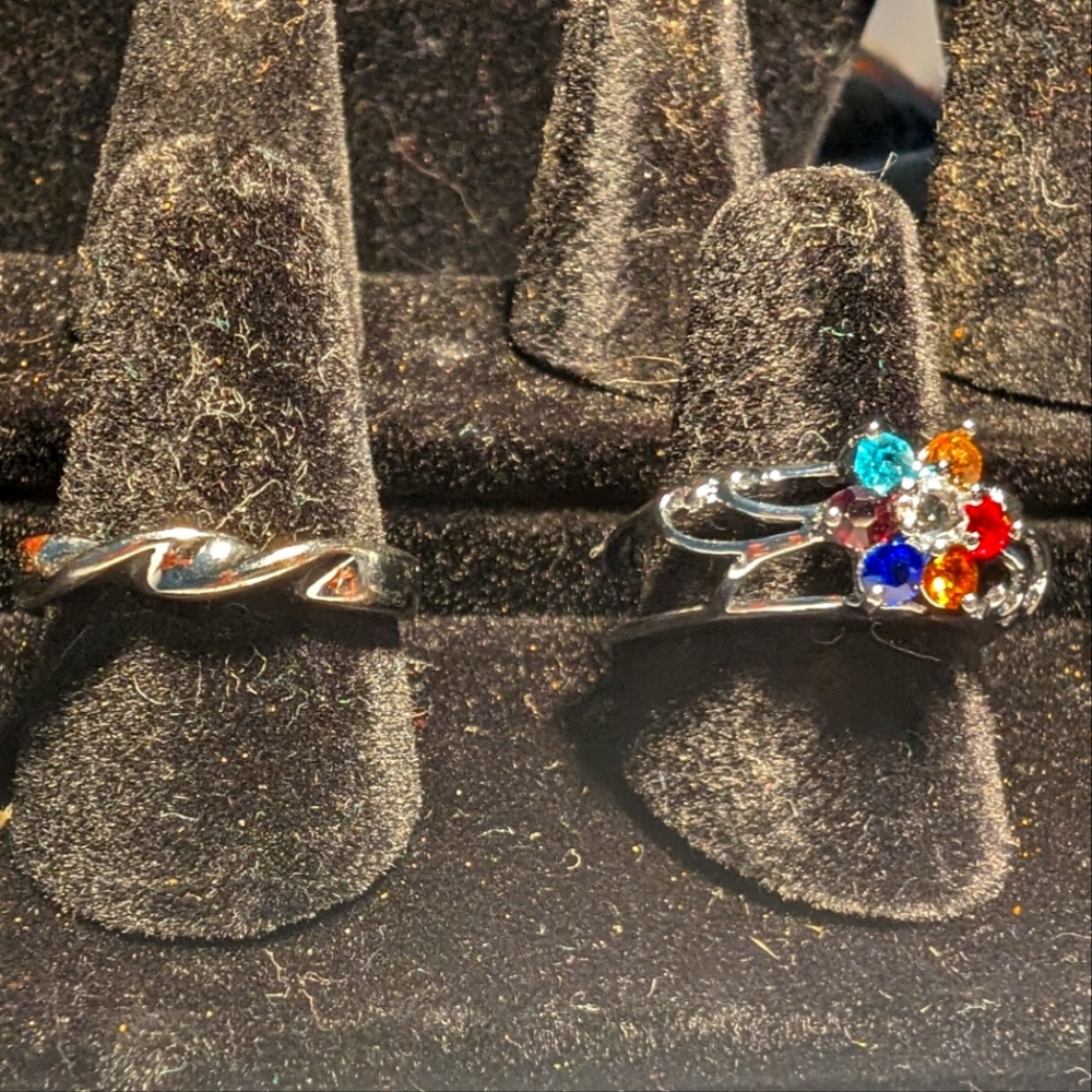 Vintage costume silvertone ring set silver twist band & silver band color stones